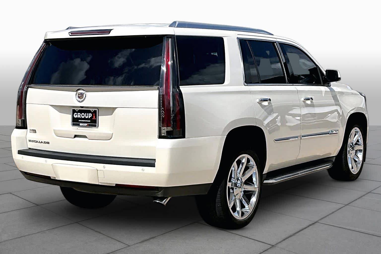 Used 2015 Cadillac Escalade Luxury AWD/4WD image 7