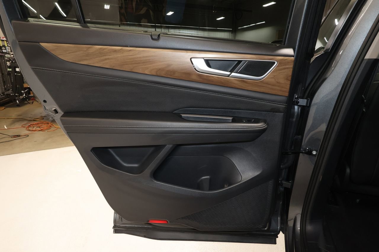 Used 2025 Volkswagen Atlas SE image 19