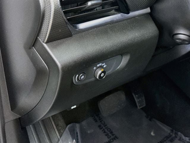 Used 2023 Chevrolet Traverse Premier AWD/4WD image 11