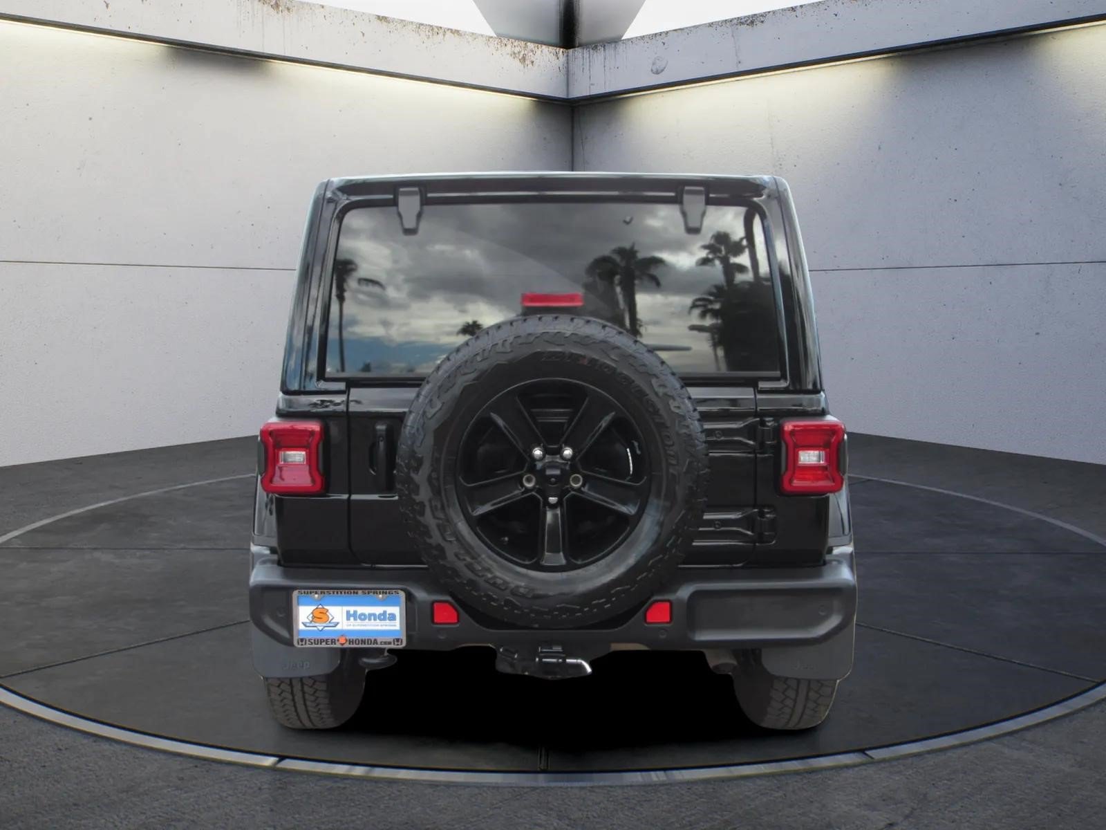 Used 2023 Jeep Wrangler Unlimited Sahara AWD/4WD image 7