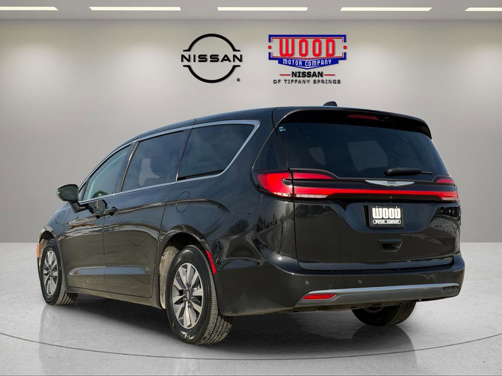 Used 2023 Chrysler Pacifica Touring-L image 5
