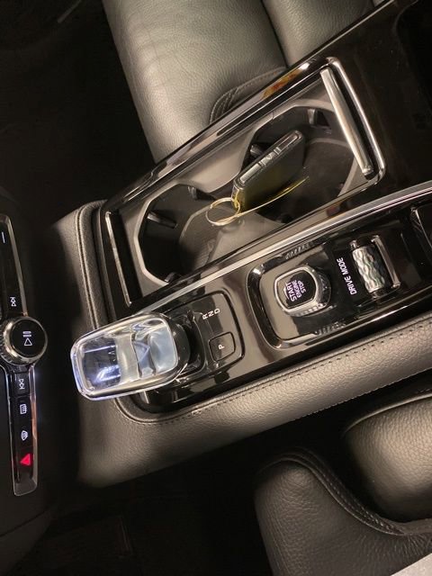 Used 2021 Volvo S60 T8 Inscription image 17