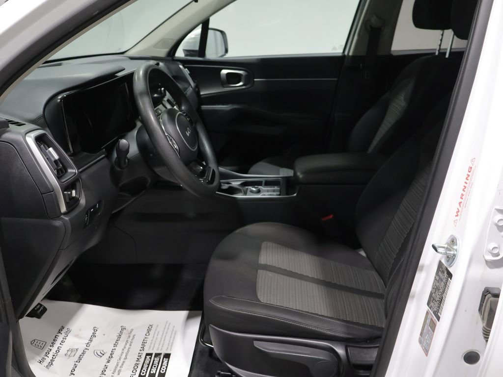 Used 2022 Kia Sorento LX image 11