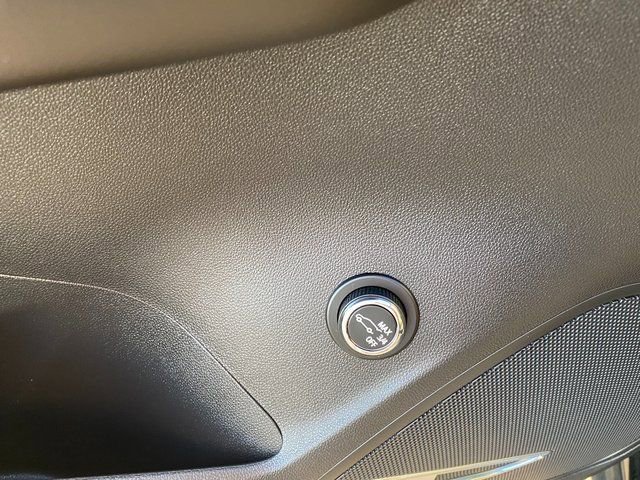 Used 2022 Buick Envision Avenir w/ Technology Package II image 21