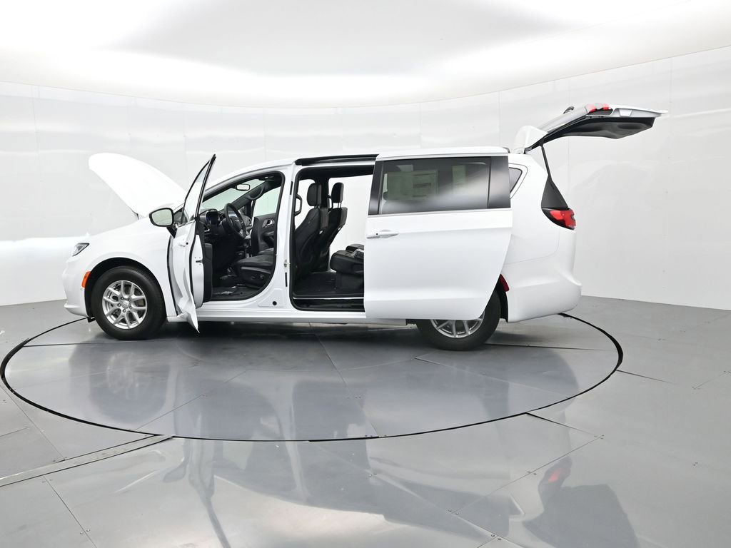 New 2026 Chrysler Pacifica Select image 34