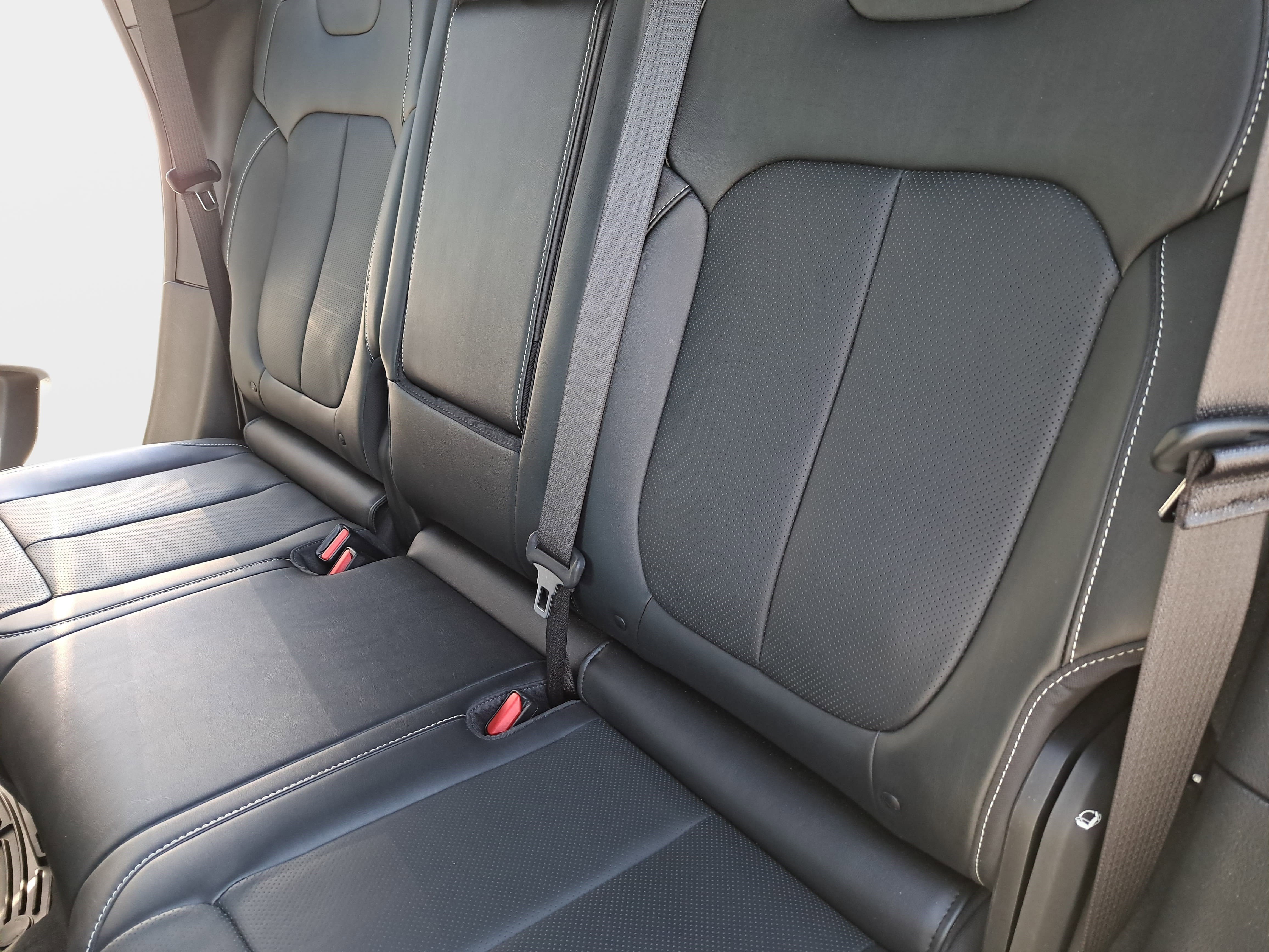 Used 2023 Jeep Grand Cherokee Overland w/ Advanced Protech Group III image 14