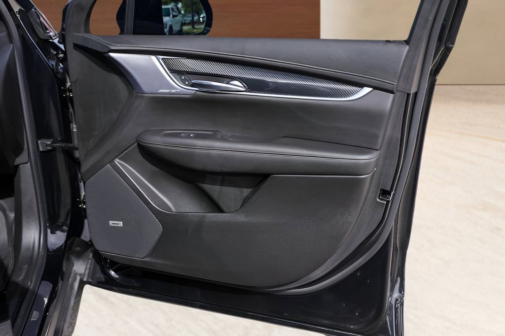 Certified 2023 Cadillac XT6 Sport w/ Technology Package image 31