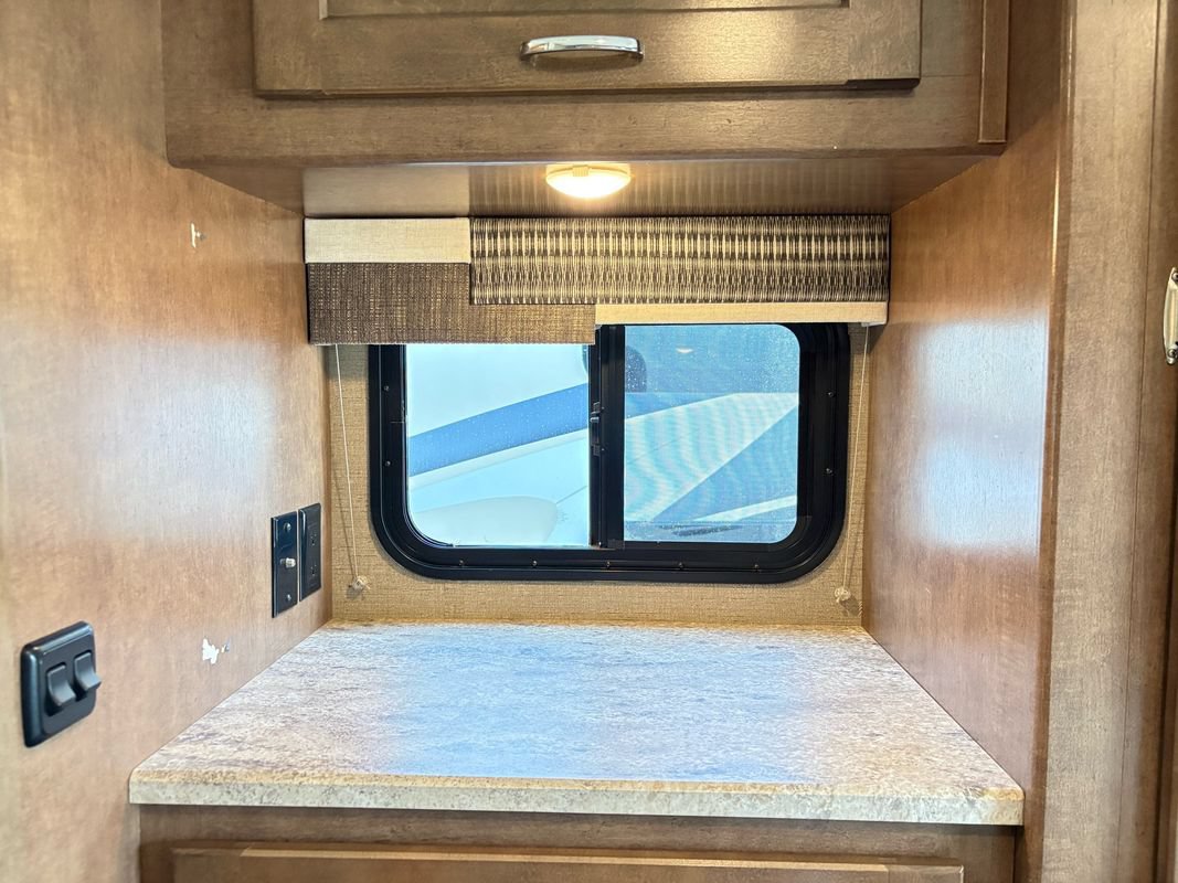 Used 2018 Ford E-450 and Econoline 450 Super Duty w/ Motorhome Prep Package RWD image 33