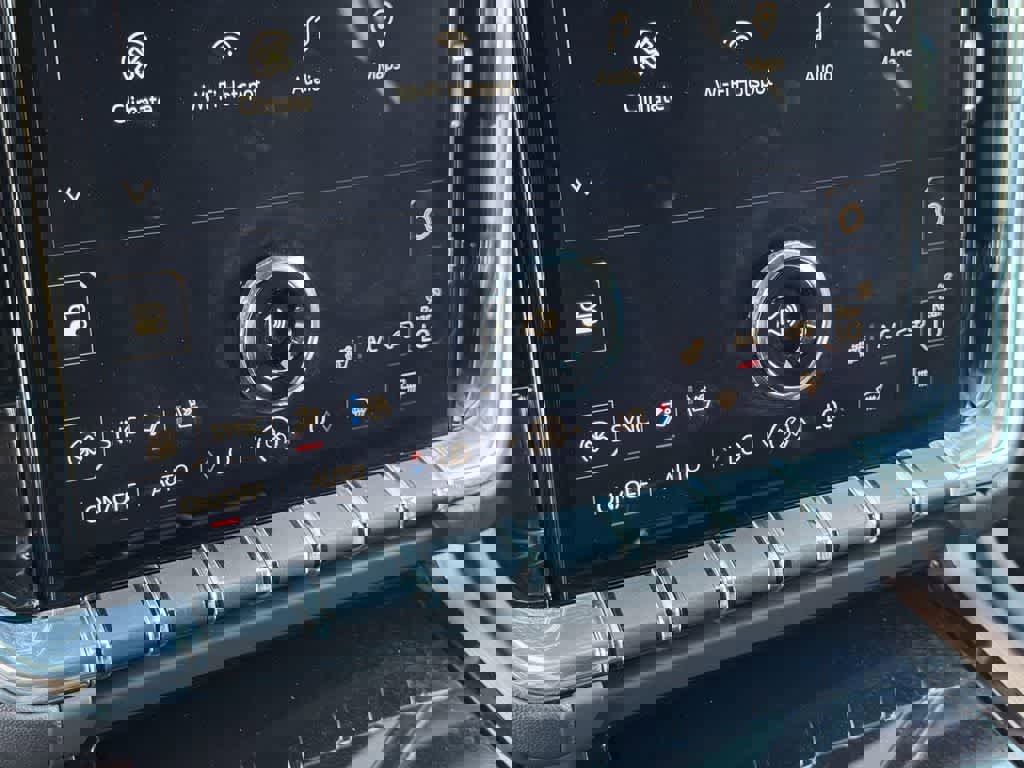 Used 2025 GMC Yukon Denali image 14