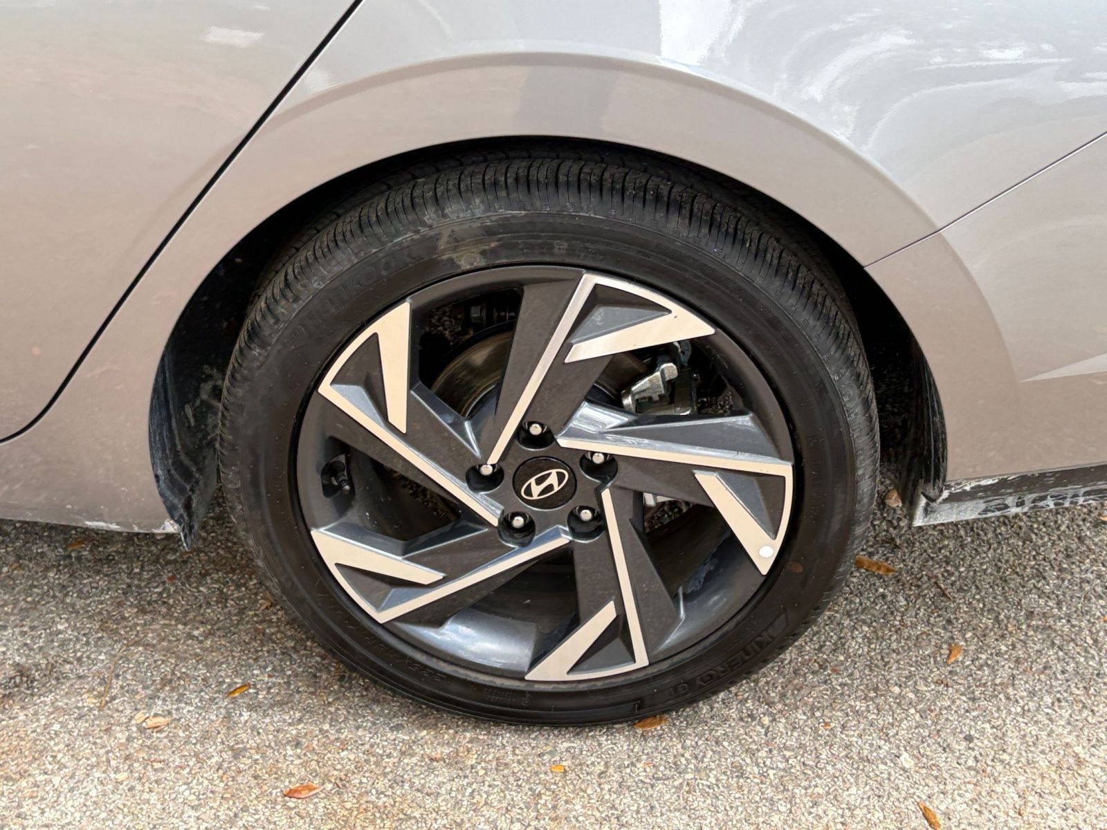 Used 2025 Hyundai Elantra Limited FWD image 32