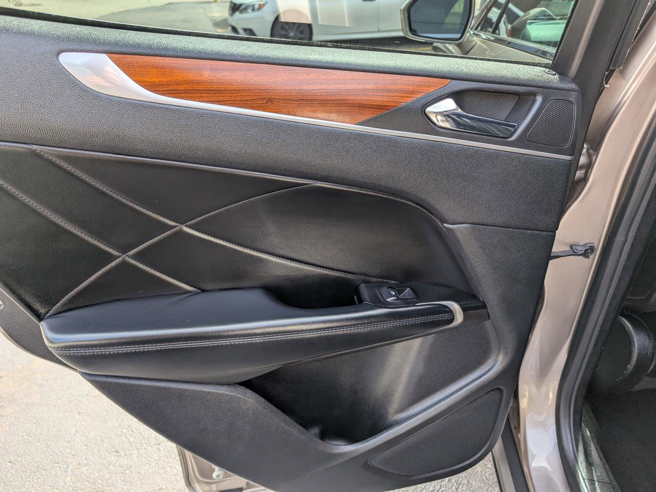 Used 2019 Lincoln MKC Select w/ Select Plus Package image 21