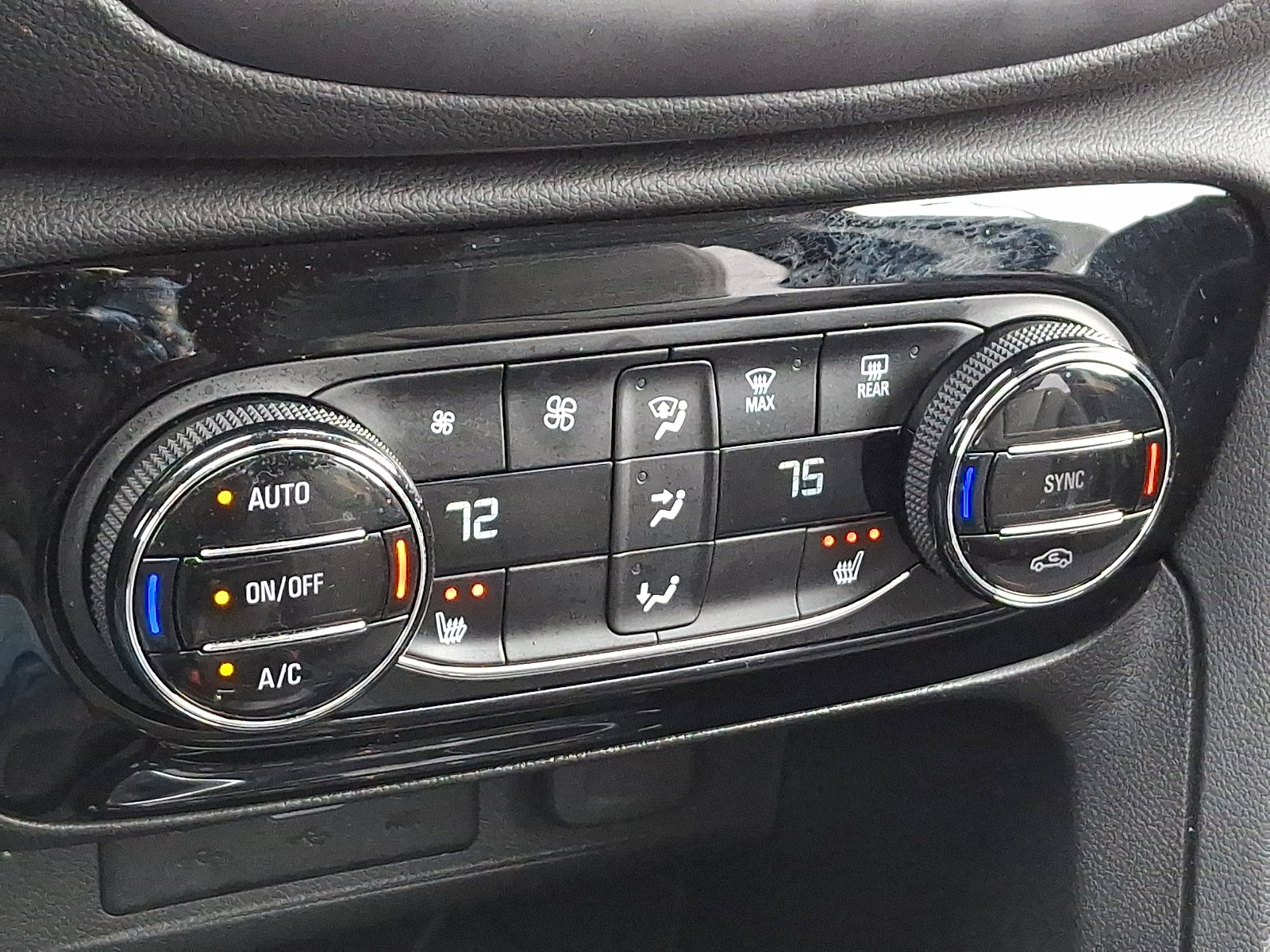 Used 2023 Buick Encore GX Select w/ Sport Touring Package image 16