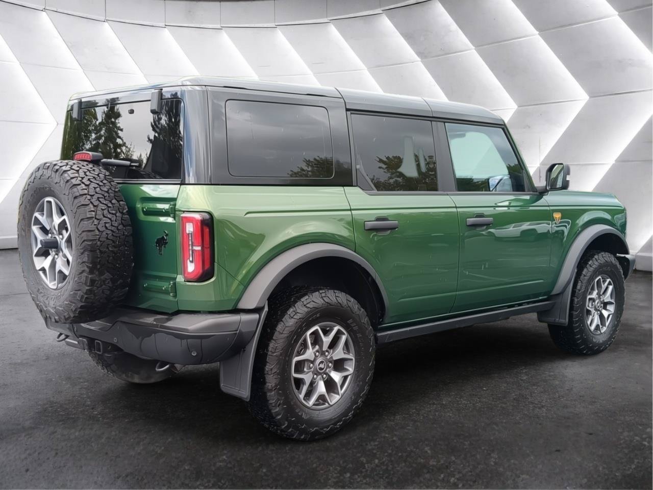 Used 2025 Ford Bronco Badlands AWD/4WD image 3
