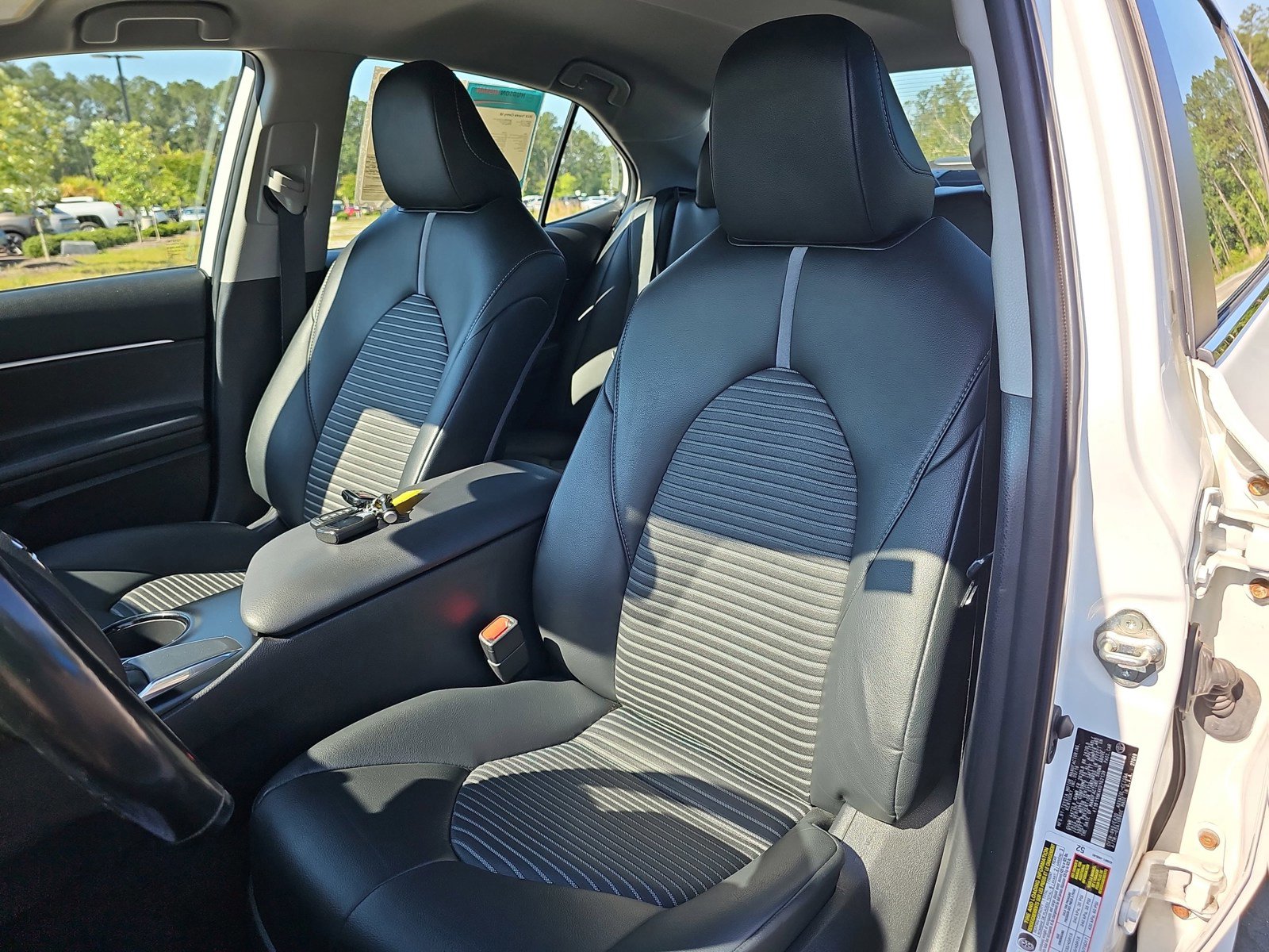 Used 2019 Toyota Camry SE w/ Convenience Package FWD image 17