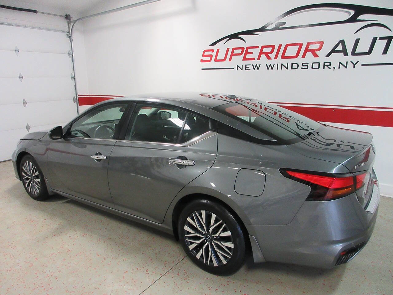 Used 2023 Nissan Altima 2.5 SV FWD image 3