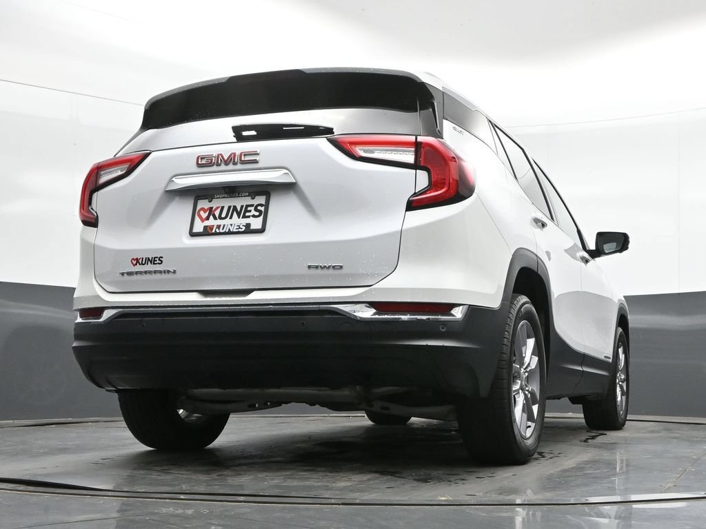 Used 2024 GMC Terrain SLT w/ Infotainment Package II AWD/4WD image 39
