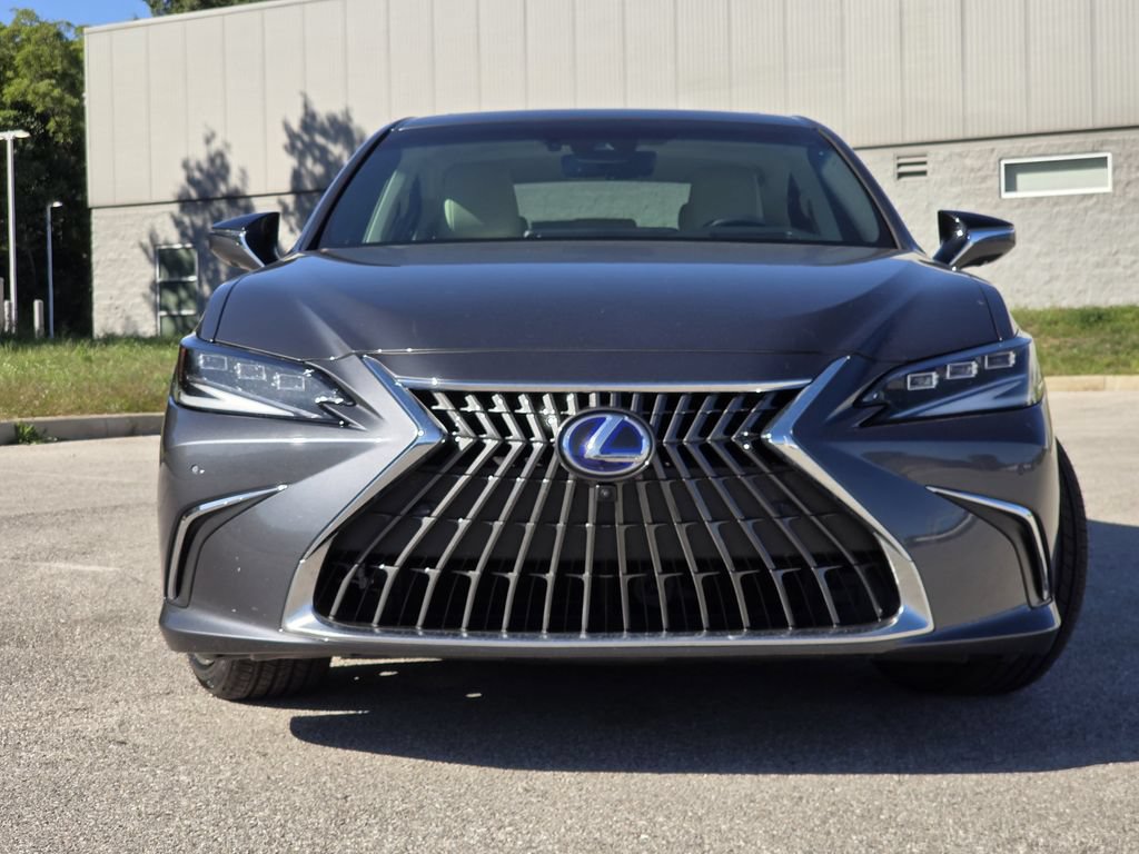 Certified 2022 Lexus ES 300h Ultra Luxury w/ Accessory Package 2 FWD image 5