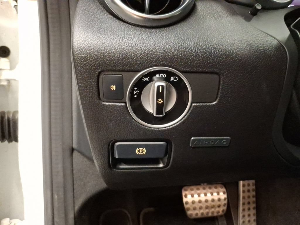 Used 2016 Mercedes-Benz SLK 300 image 18