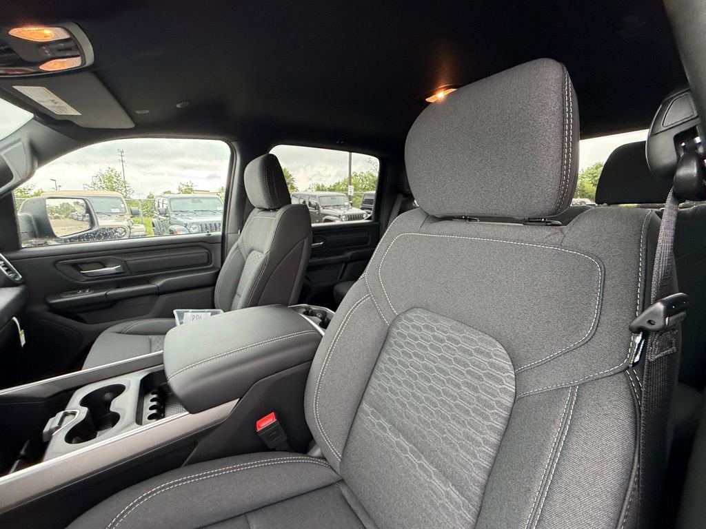 New 2026 RAM 1500 Express AWD/4WD image 14