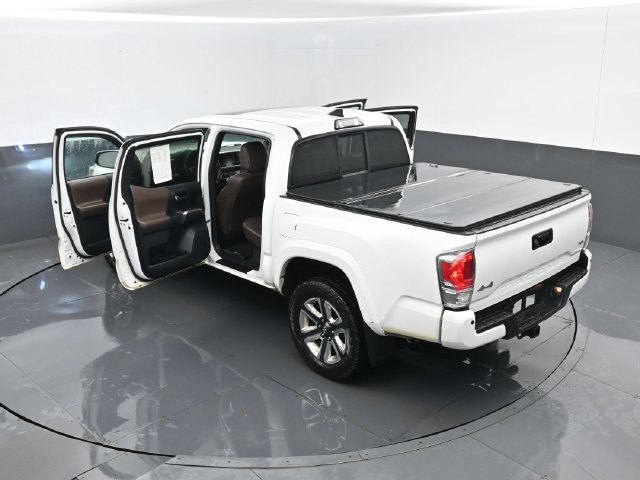 Used 2016 Toyota Tacoma Limited w/ Towing Package AWD/4WD image 26