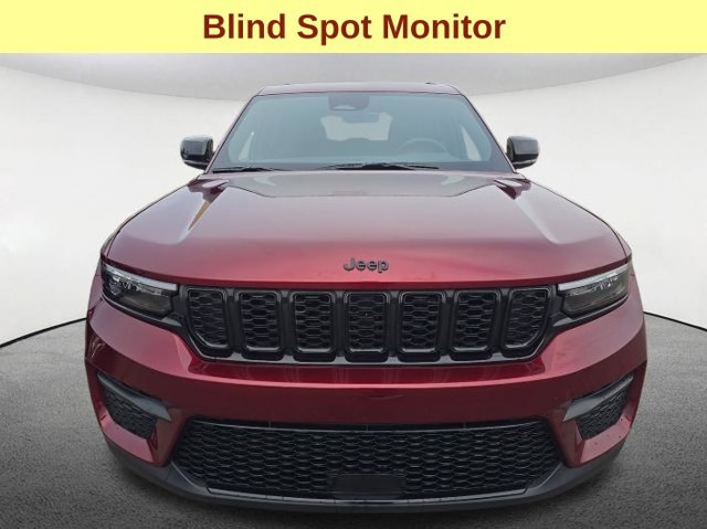 Used 2025 Jeep Grand Cherokee Altitude AWD/4WD image 4