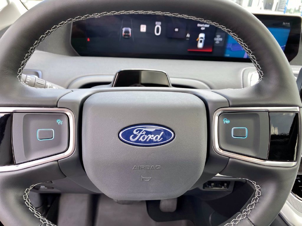 Used 2026 Ford Expedition Max Platinum w/ Platinum Ultimate Package AWD/4WD image 18