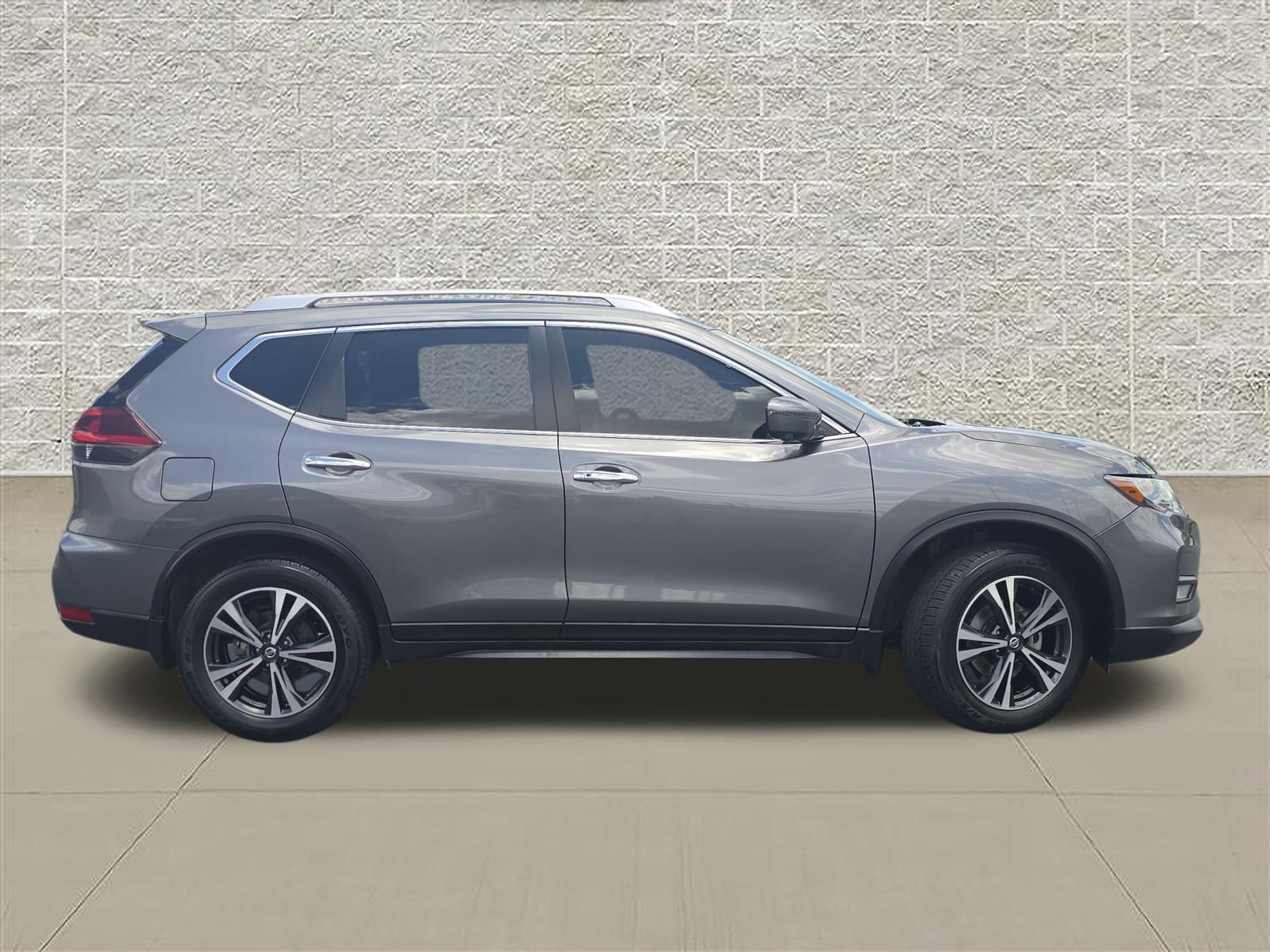Used 2020 Nissan Rogue SV w/ Sun & Sound Touring Package AWD/4WD image 8