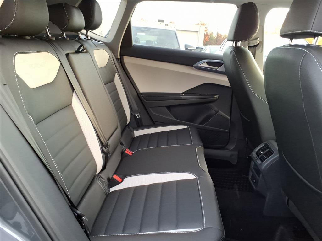 New 2025 Volkswagen Taos SEL image 7