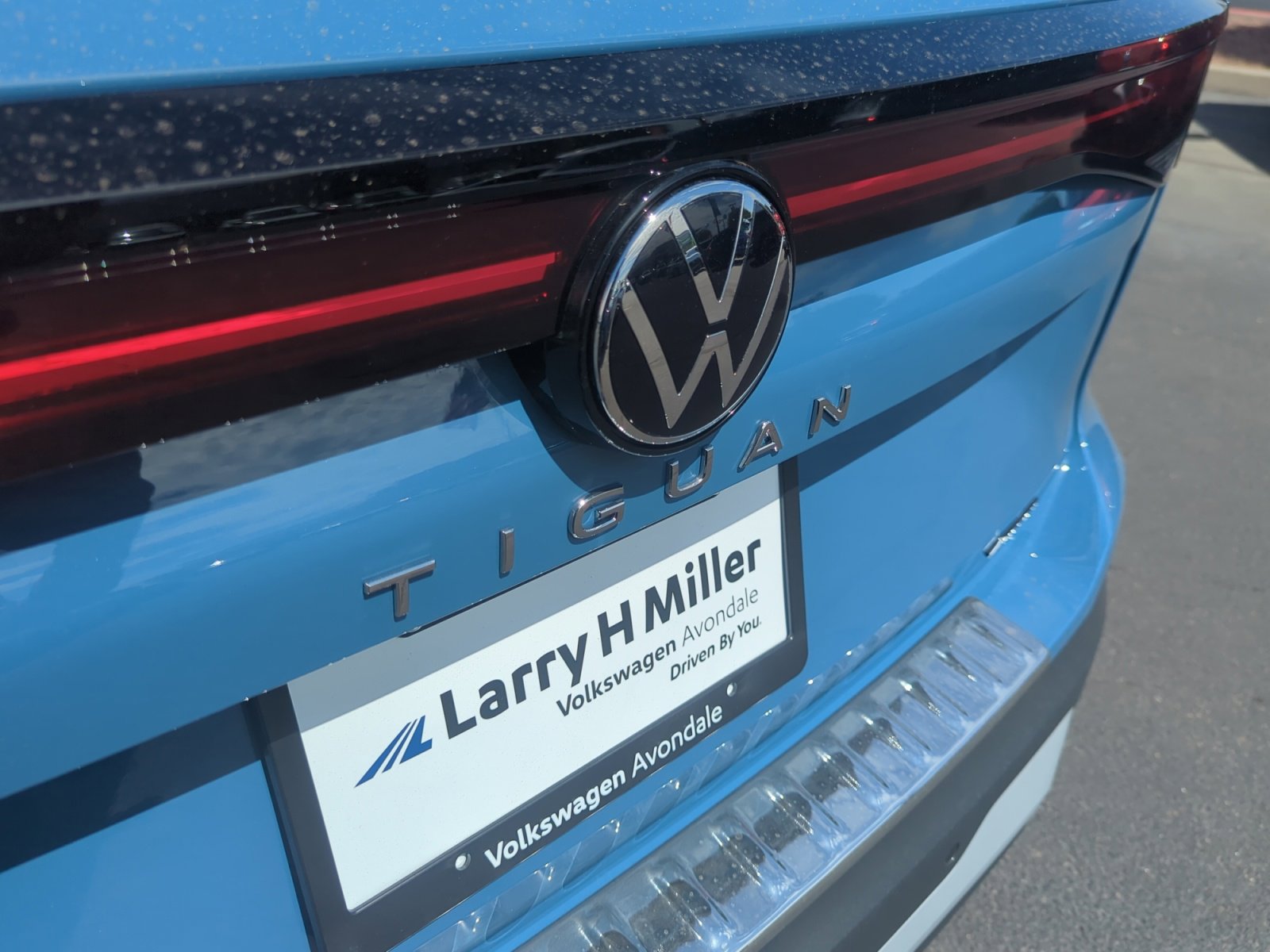 New 2025 Volkswagen Tiguan SE image 23