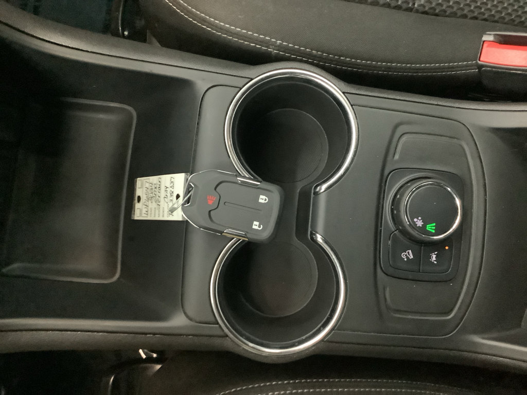 Used 2024 GMC Terrain SLE image 21