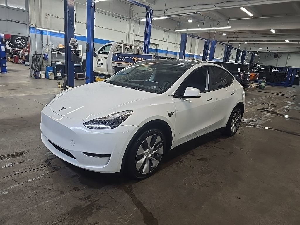 Used 2023 Tesla Model Y Long Range image 8