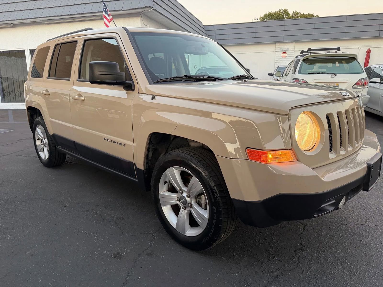 Used 2016 Jeep Patriot Latitude w/ Sun/Sound Group image 13
