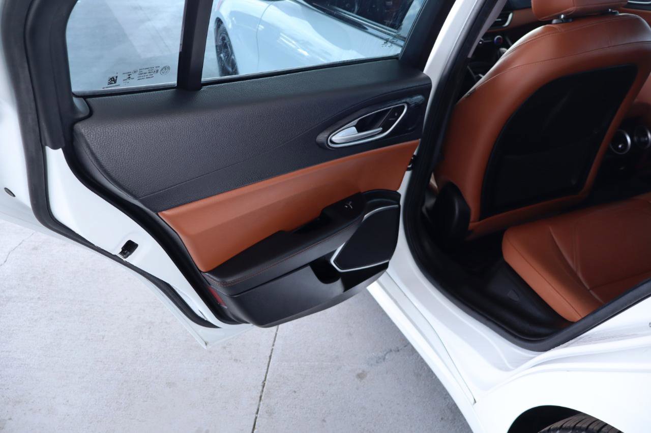 Used 2019 Alfa Romeo Giulia w/ Nero Edizione image 31