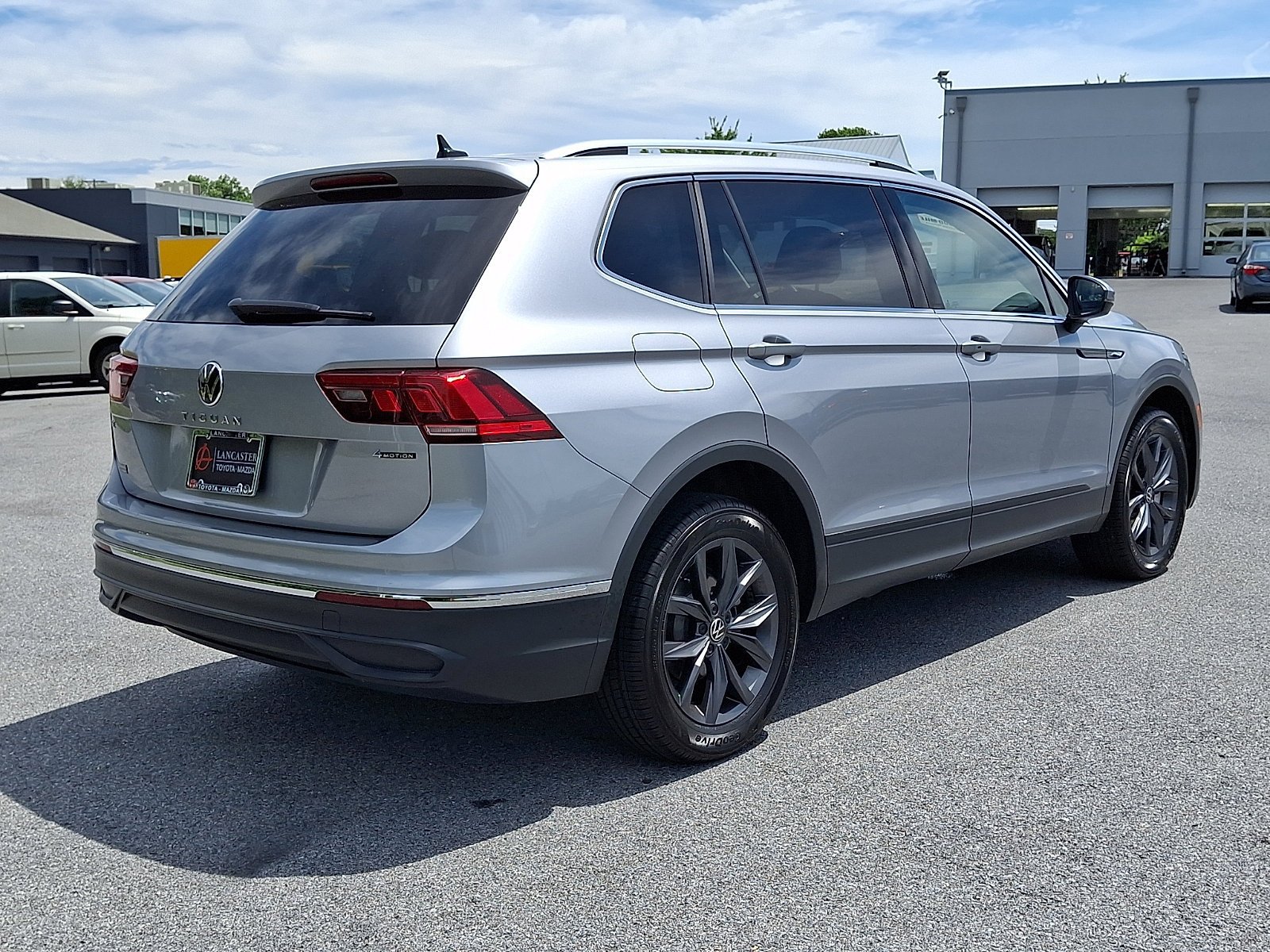 Used 2022 Volkswagen Tiguan SE AWD/4WD image 7