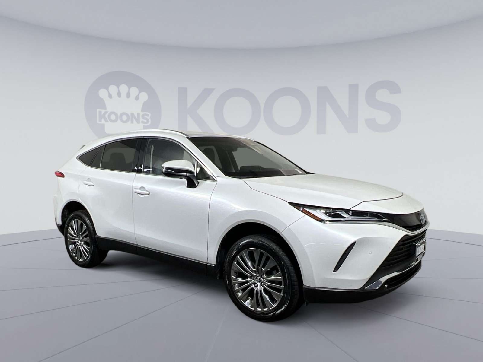 Used 2023 Toyota Venza XLE AWD/4WD image 2