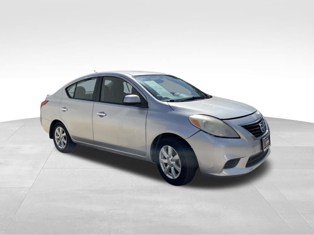 Used 2014 Nissan Versa SV w/ Convenience Package FWD image 3