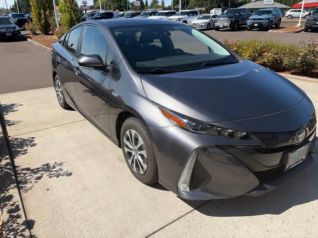 Used 2021 Toyota Prius Prime LE w/ Carpet Mat Package (TMS) FWD image 6
