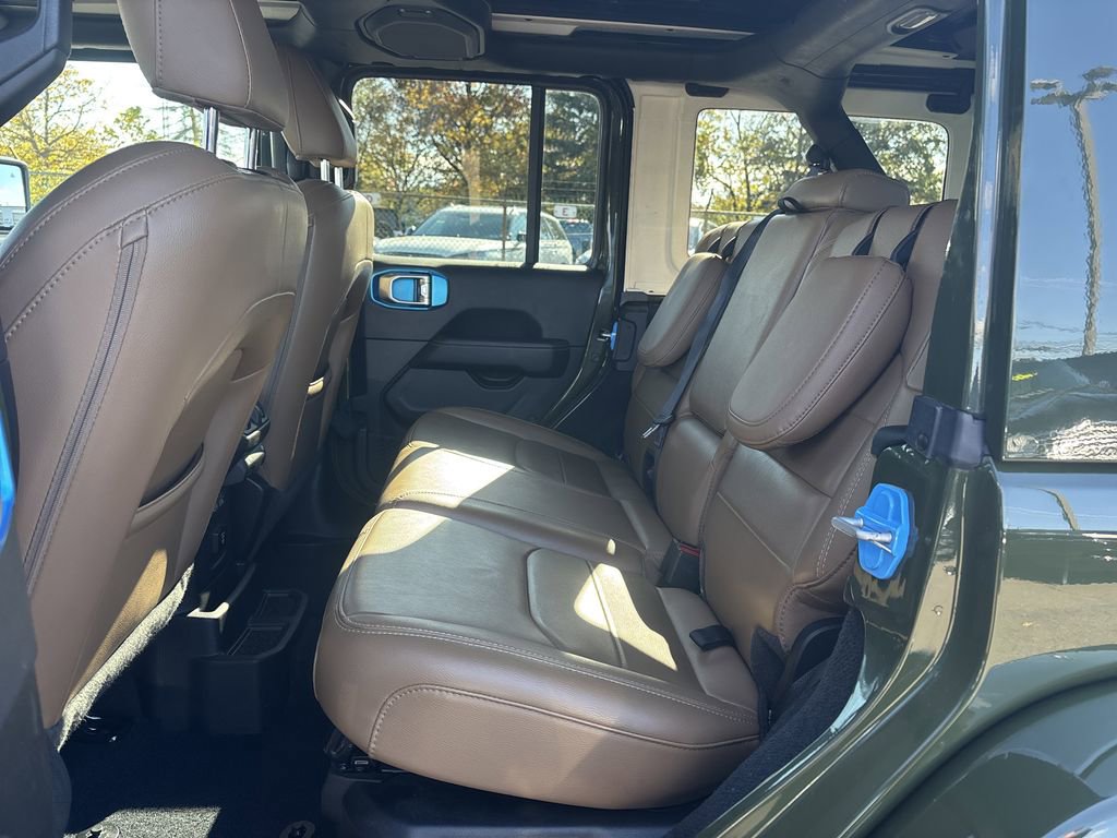 Used 2022 Jeep Wrangler Unlimited Sahara w/ Cold Weather Group image 13