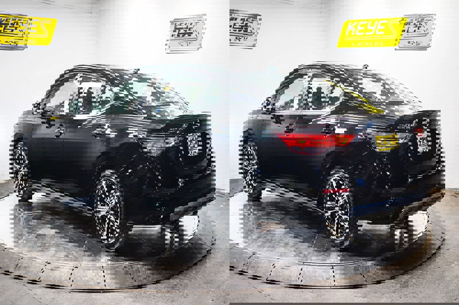 Used 2023 Nissan Sentra SR w/ SR Premium Package image 2