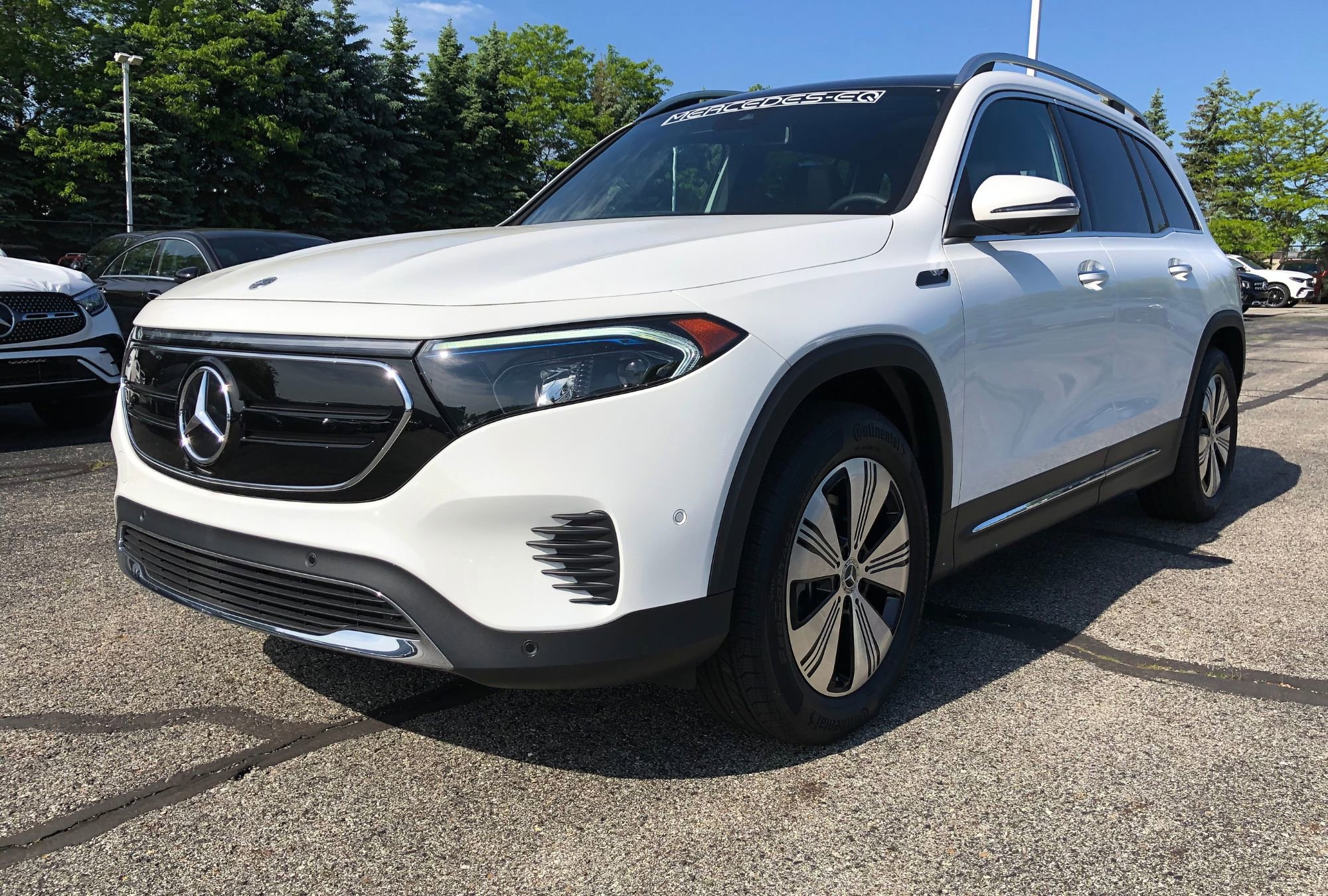 New 2022 Mercedes-Benz EQB 300 4MATIC image 3