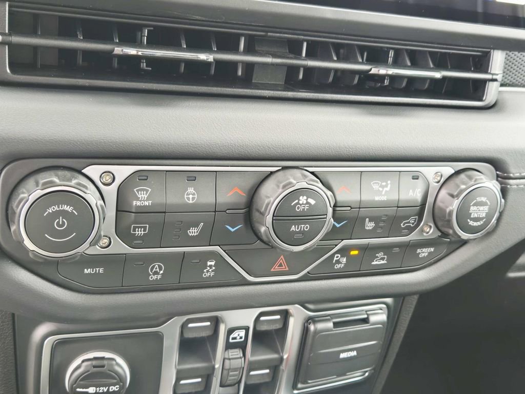 New 2026 Jeep Gladiator Mojave w/ Safety Group AWD/4WD image 27