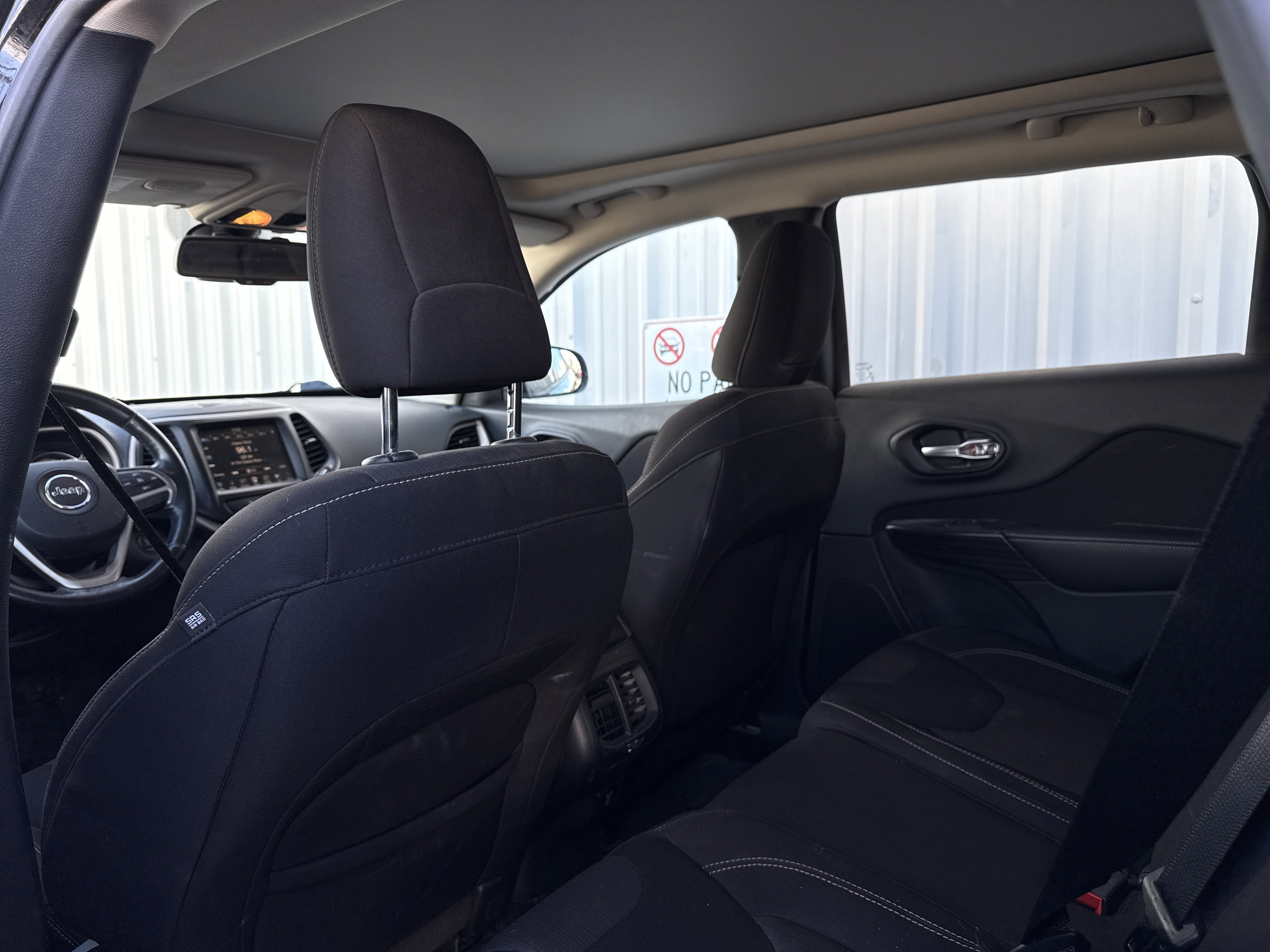 Used 2016 Jeep Cherokee Latitude w/ Comfort/Convenience Group image 18