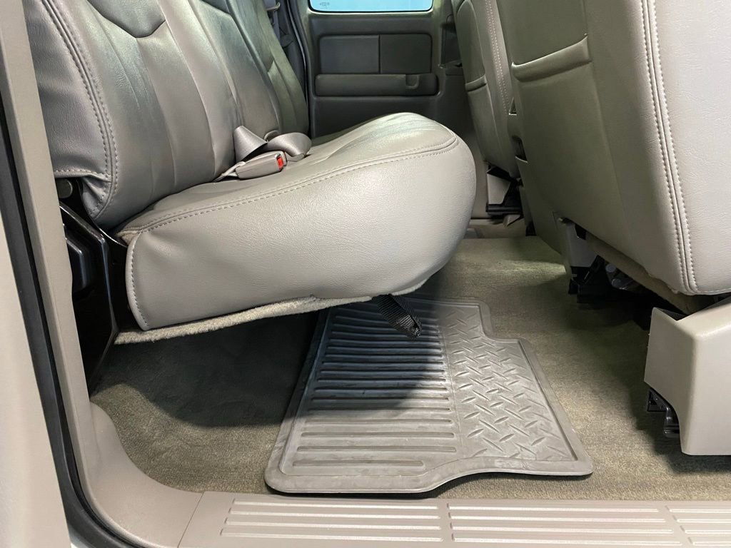 Used 2004 Chevrolet Silverado 3500 LT image 40