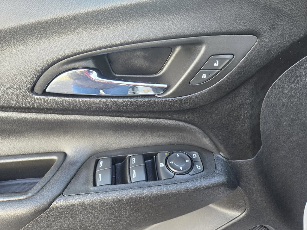 Used 2020 Chevrolet Equinox LT image 10