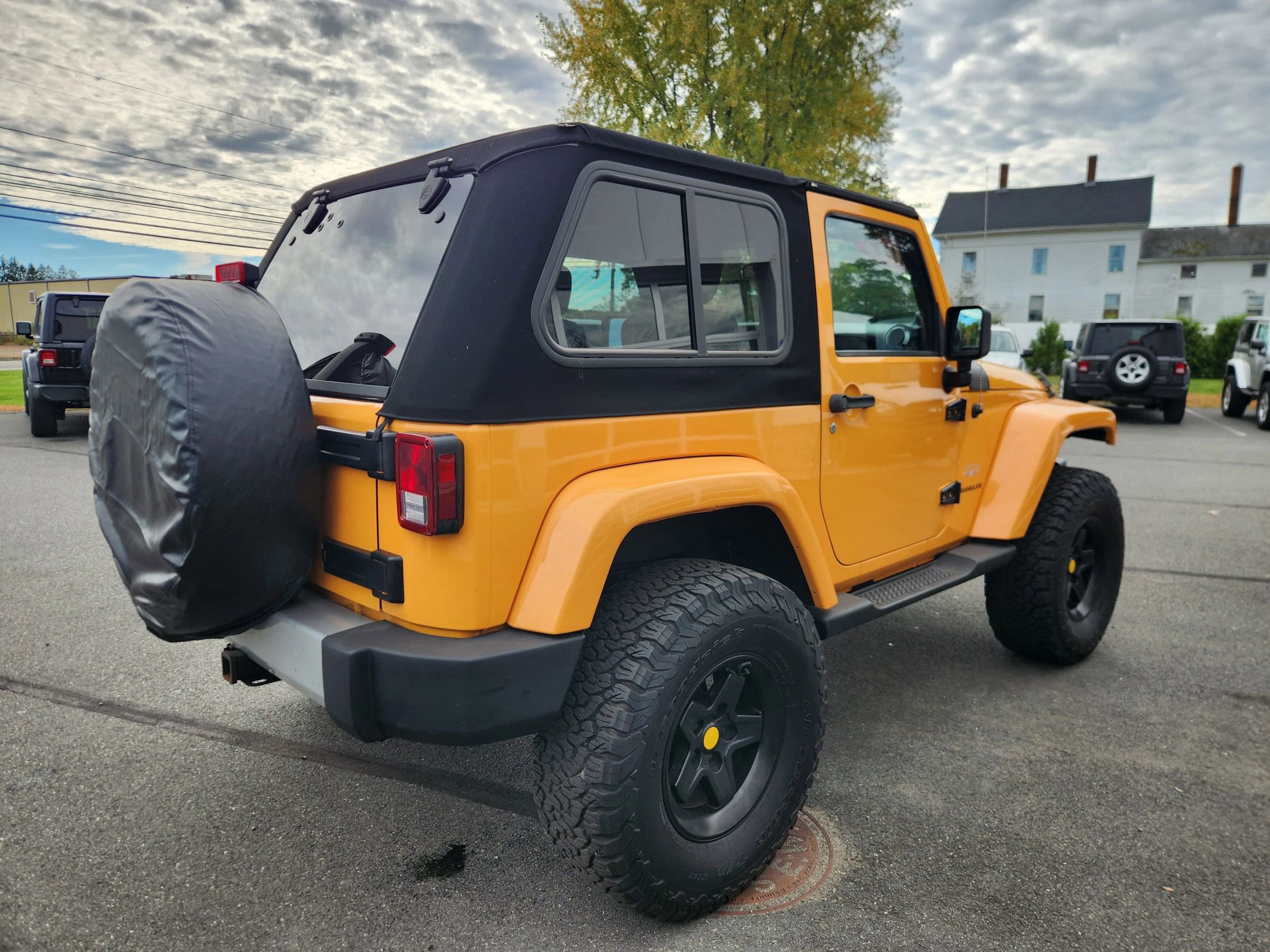 Used 2012 Jeep Wrangler Sahara AWD/4WD image 15