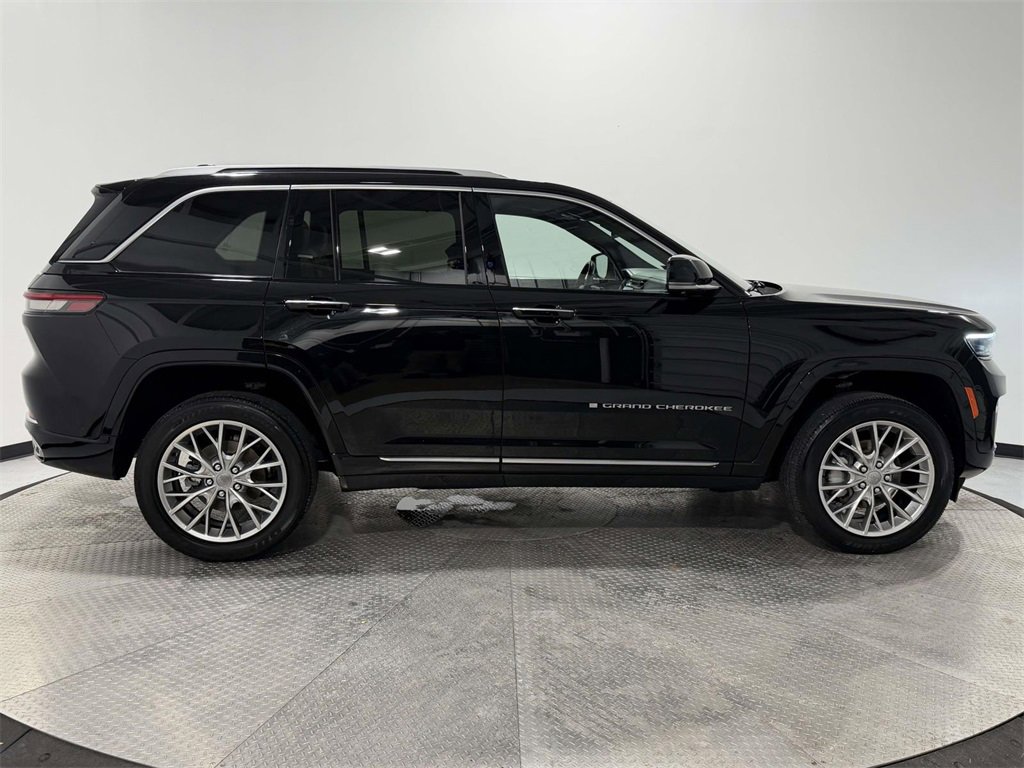 Certified 2022 Jeep Grand Cherokee Summit w/ Luxury Tech Group V image 7