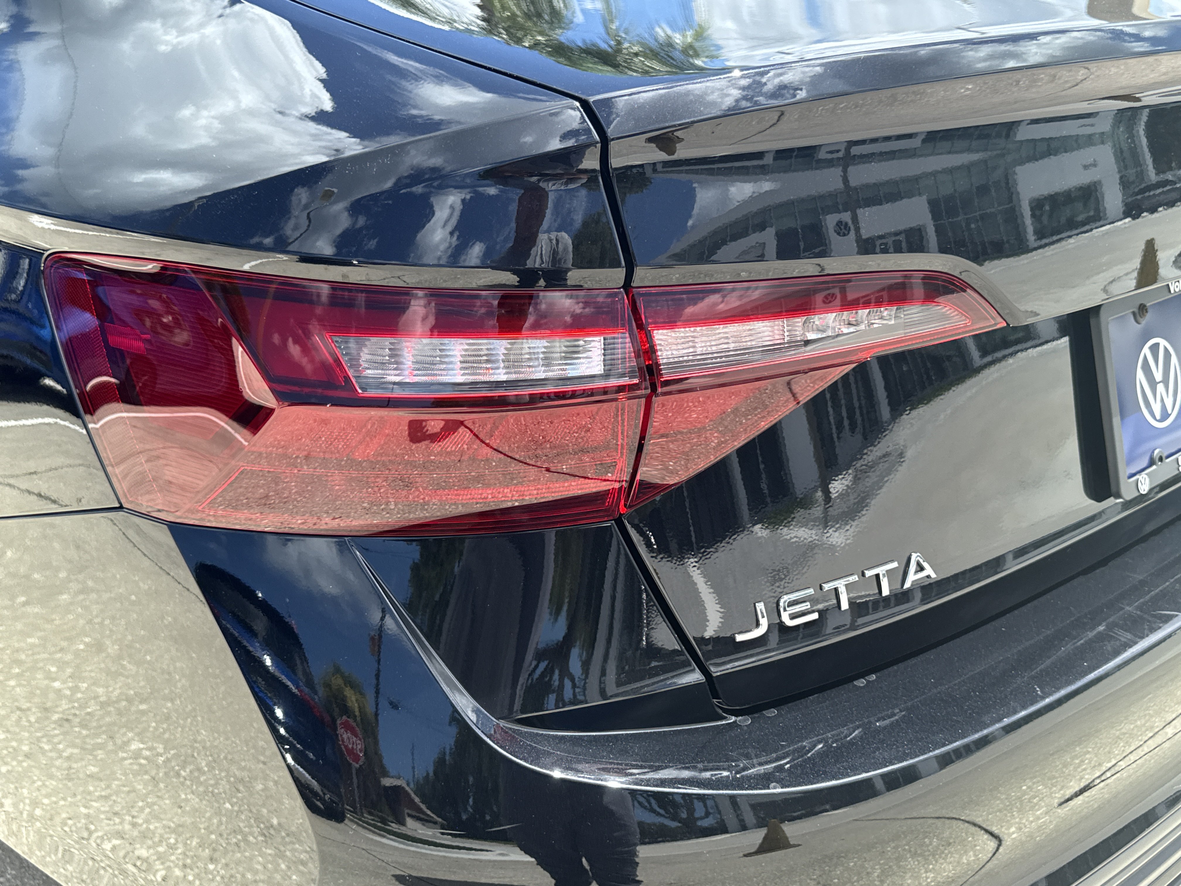 Certified 2023 Volkswagen Jetta SE w/ Panoramic Sunroof Package FWD image 10