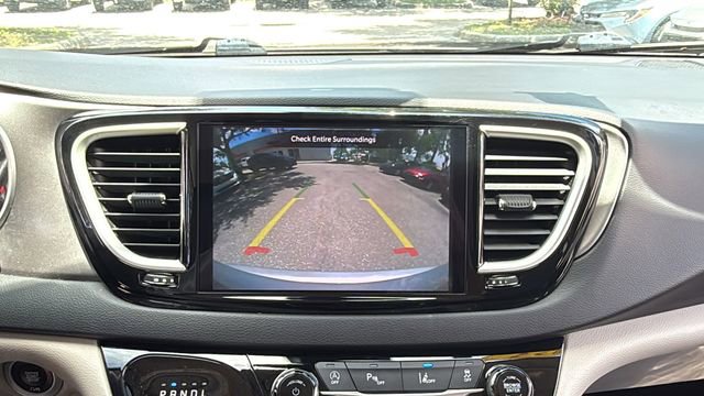 Used 2023 Chrysler Pacifica Touring-L FWD image 23