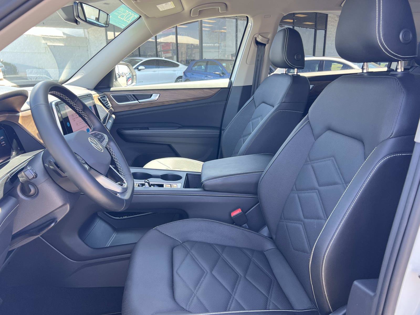 Certified 2025 Volkswagen Atlas SE FWD image 19