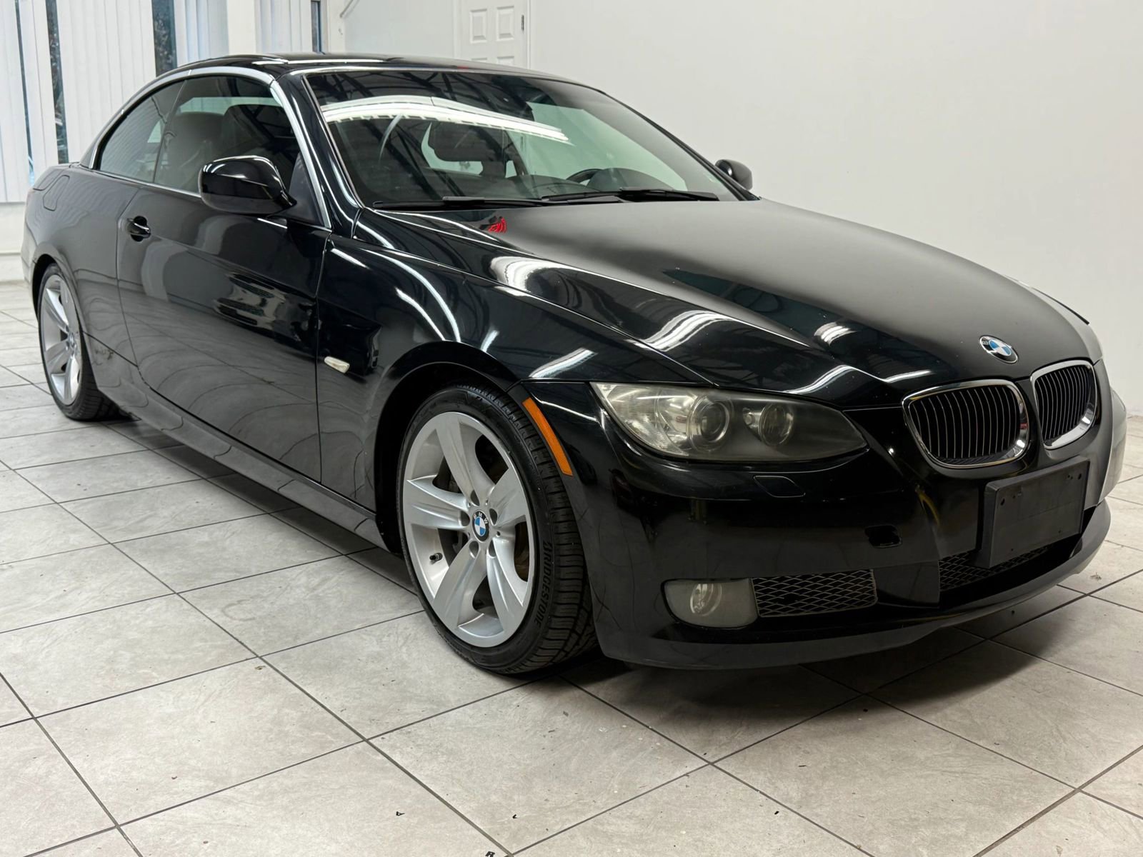 Used 2010 BMW 335i Convertible image 1